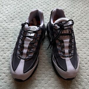 Nike Air Max Men’s 11 Gray and Black Sneakers NWOT Unworn